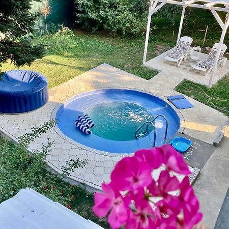 White House With Sauna And Jacuzzi Нови Сад Екстериор снимка